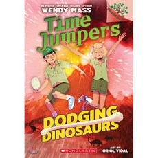 Dodging Dinosaurs:A Branches Book (Time Jumpers #4)