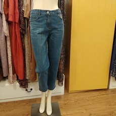 [BCBG] 비씨비지 <이월 상품~!!>어느 옷에나 찰떡 너무 붙지 않아 부담스럽지 않은 기본 일자 핏 데님 팬츠