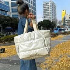 데일리 케주얼 블랙 화이트 패딩가방 빅백 운동 요가 가방 기저귀가방