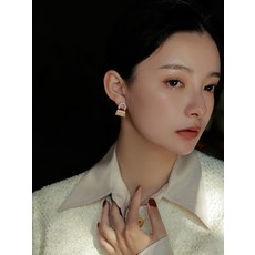 79ff2b59075d868cdf89a134bbab74ce549db29a602ac566c4cf50d7fe21.jpg