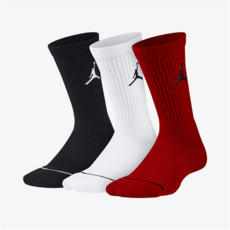 나이키에센셜크루미드