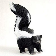 Conversation Concepts 회화 개념 스컹크 표준 입상, 1