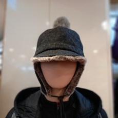 레드페이스 부드럽고 따뜻한 인조 털 귀달이 보온성 방울 달린 겨울 여자 방한 모자 웜 로사 우먼 고소모, 블랙