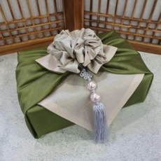 예단사랑 전통 양면 보자기(겹보자기+노리개-1) 올리브그린, size 75cm*75cm