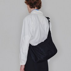 하 아카이브 HAH ARCHIVE CREASE ARK BLACK MESSENGER BAG