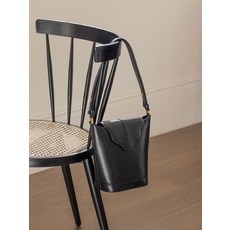 RUHOUR Wavy flap bucket bag / Black