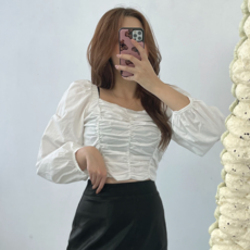 스퀘어넥셔링블라우스