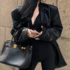 엄마친구아들 정소민 블랙 자켓 가죽 수트 배석류 옷 1화