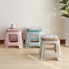 플라스틱긴의자