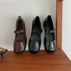 다잇템 여자 매트 슈즈 검정 애나멜 스트랩 단화