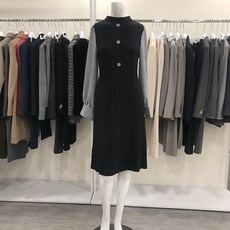 케이엘 KL 중앙로nc 반목넥 체크배색 퍼프소매 편한니트원피스