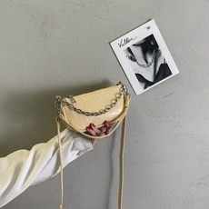 가방 2021 새로운 유행 그물 빨간색 복고풍 바게트 겨드랑이 가방 여성 여름 틈새 레이디 서양식 미니 메신저 작은 가방