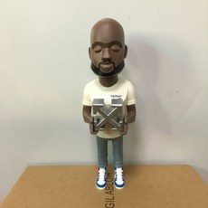 조각상 버질 아블로 조형물 무라카미 다카시 kaws 카우스 오프화이트 피규어 소품 메인코너, B
