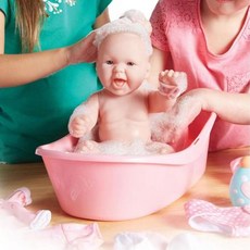 신생아목욕시키기