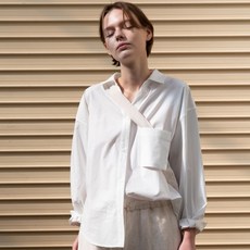 모이아 V box shirt (white)