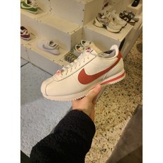 [국내매장] 나이키 NIKE 코르테즈 SE 발렌타인데이 팀 레드 어도비 핑크 FZ5167-133