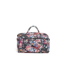 베라 브래들리(vera bradley)의 트레이드마크인 컴팩트 주간 트래블백