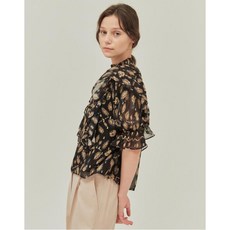 바네사브루노 아떼 20SS 블랙 러플장식 실크혼방 5부소매블라우스 VLBL0B211BK