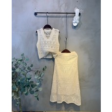 씨샵인더룸 / 자모 펀칭 브이넥 크롭 민소매 스커트 세트 2color C