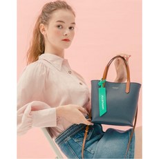 질스튜어트 뉴욕 20FW 네이비 참장식 소가죽 토트백 JABA0F824N2