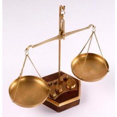 빈티지저울 인도 황동 원목 받침 앤티크 럭셔리 골드 천평 저울 바의 사무용 테이블 현관 소프트 장식, 01 골드 컬러 스타일