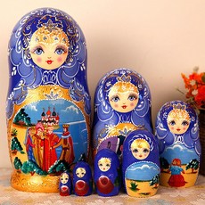 러시아 전통 인형 마트료시카 여인 인형
