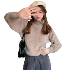 퀸하우스 페이크앙고라 숏 긴팔니트