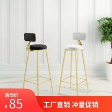 인테리어의자 북유럽 캐주얼 밀크티 전문점 철망 레드의자 커피로 프론트 벤치 바 심플 하이, 01 두 손으로 소포를 시작하여 부치다