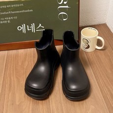 유럽 제품 두꺼운 바닥 증가 비 슬립 장화 여성 봄 패션 방수 올 매치 온 짧은 튜브