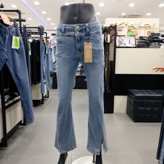 d757405d3064d507544bce6c9eb33f8a12fe67cbaa15ef6d19552cf2c257.jpg