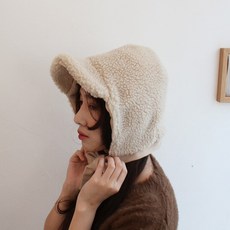 우쥬라이크 뽀글이 양털 귀도리보넷