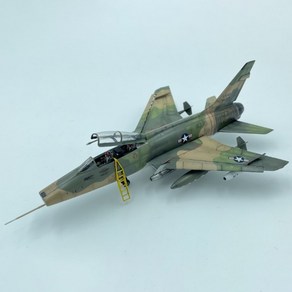 트럼페터 미국 노스아메리칸 F-100F 슈퍼세이버 전투기 비행기 밀리터리 프라모델 1:72, 1개