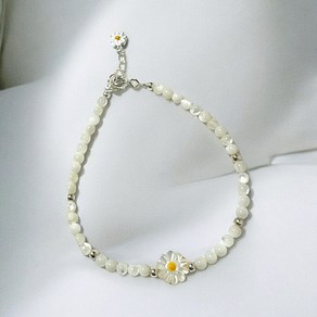 Baebaemood daisy beads bacelet 배배무드 데이지 비즈 팔찌