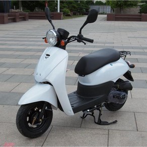 스쿠터 동네마실 고성능 50cc 배달 라이딩 클래식 레저 오토바이 바이크, A. 스쿠터동네마실고성능50cc 화이트