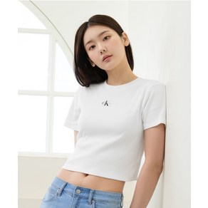 캘빈클라인 진 CALVIN KLEIN JEANS 여 화이트 로고 뱃지 크롭 반팔 티셔츠 J221595 YAF 220678