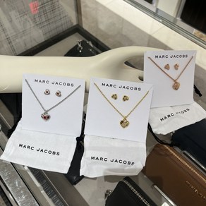 [미국직배송]빠른배송 MARC JACOBS Eaing and Necklace Set 마크제이콥스 크리스탈 하트 목걸이 귀걸이 세트 J341MT1PF219(세일행사)호환