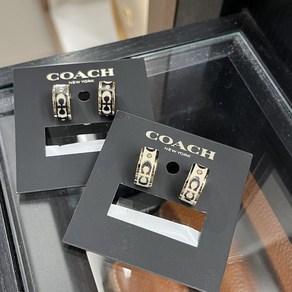 코치 아울렛 호환 시그니처 에나멜 허기 이어링 COACH Signatue Enamel Huggie Eaings CI903