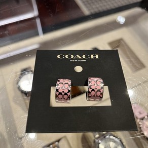 [미국직배송]빠른배송 COACH 코치 SIGNATURE HUGGIE EARRINGS 시그니처 허기 이어링 귀걸이 C7770