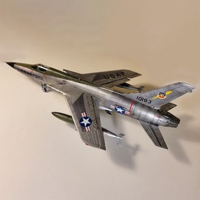 트럼페터 미국 리퍼블릭 F-105D 썬더치프 전투기 비행기 밀리터리 프라모델 1:72, 1개