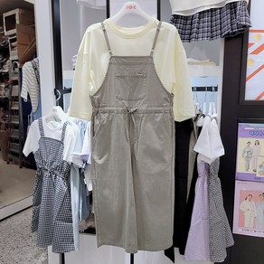 [소이] NC인천점 #23년 여름신상#카키 컬러의 허리 조절 가능@길이감 길지 않음@여성스럽고 귀여운@8부 와이드 면 멜빵 바지