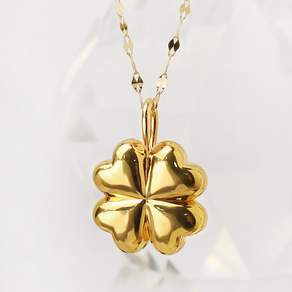 데일리룩에 포인트를 주는 실버 목걸이 펜던트 착용 사진