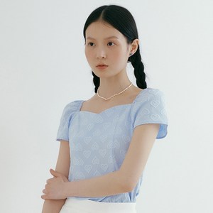 리올그 TIR PUFF SLEEVE HEART NECK BLOUSE