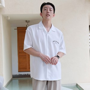 남성용 휴가룩 오버핏 반팔 셔츠