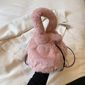 포시픽 보들보들 부드러운 퍼 포인트 핸드 겸용 미니 크로스백