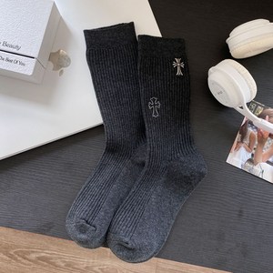 크로스팬던트장식 중목삭스 1종 (블랙 화이트 다크그레이) / 유니크 패션 장식양말 / 패션 중목자수양말