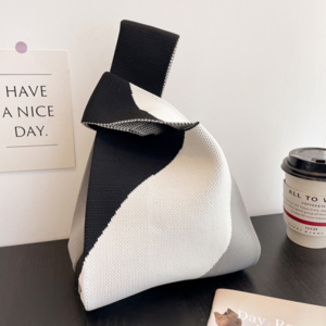 마지페 여성 데일리 니트 배색 외출 산책가방 손목가방 미니 토트백