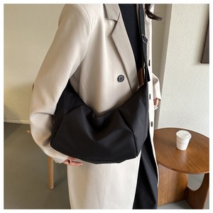 BIZNIT 나일론 크로스 가방