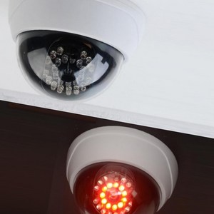 led cctv 모형 카메라 감시 방범 보안 센서등 빌라 아파트 쓰레기 무담 투기 골목길 불빛 캠 가짜 안전 보호 페이크 간편 설치 실내 실외 불 사고 예방 깜빡이 치안 식당 가게 도둑 매장, 1개