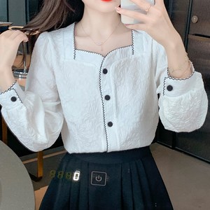 데일로엔 라인 플라워 스퀘어넥 긴팔블라우스