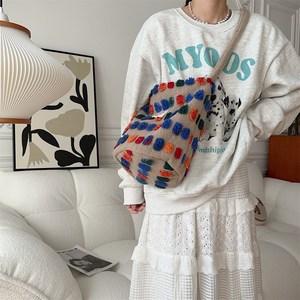 오로지 플러시버킷 숄더백 여성 데일리 포인트 폼폼이 겨울 에코 숄더백